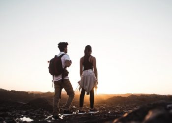 Có nên làm bạn với người yêu cũ không? có nên liên lạc với người yêu cũ không