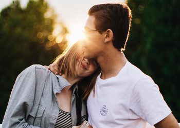 Lãng mạn là gì? Những cử chỉ lãng mạn trong tình yêu