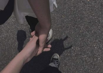 cách nắm tay người yêu